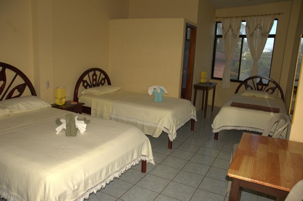 Hostal La Isla Del Descanso Puerto Villamil Dış mekan fotoğraf