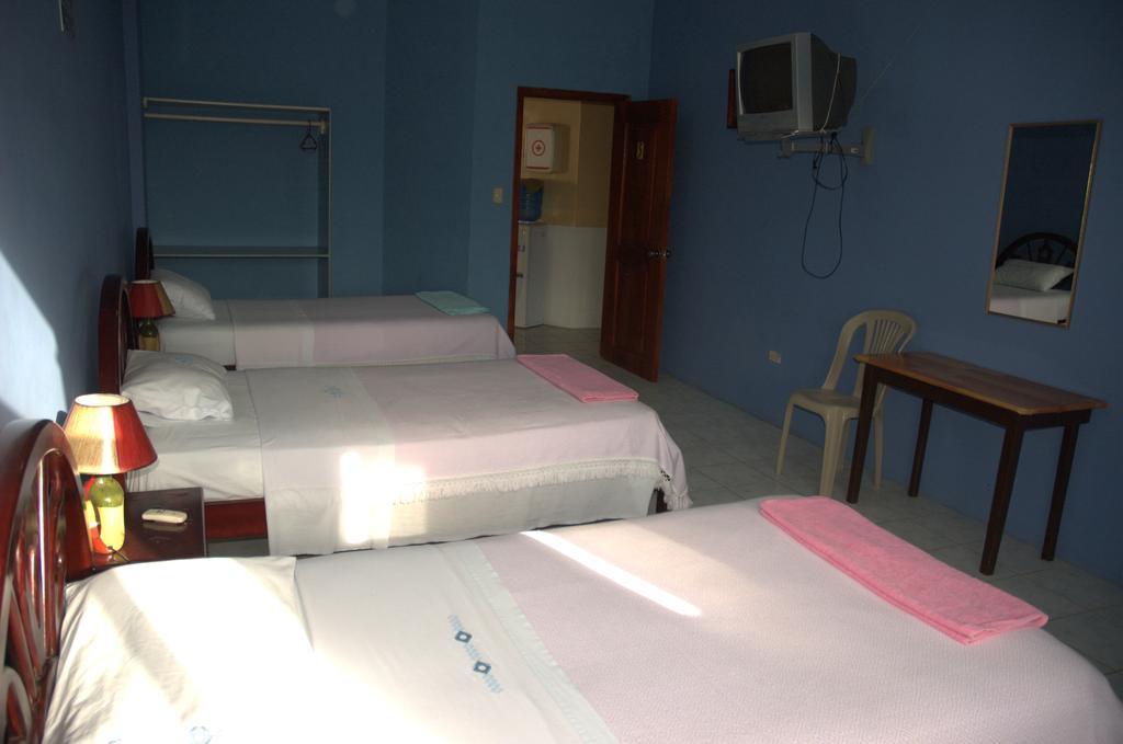 Hostal La Isla Del Descanso Puerto Villamil Dış mekan fotoğraf