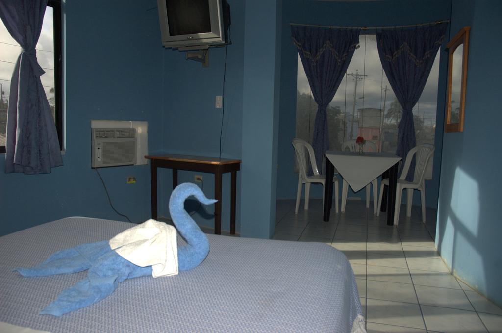 Hostal La Isla Del Descanso Puerto Villamil Dış mekan fotoğraf