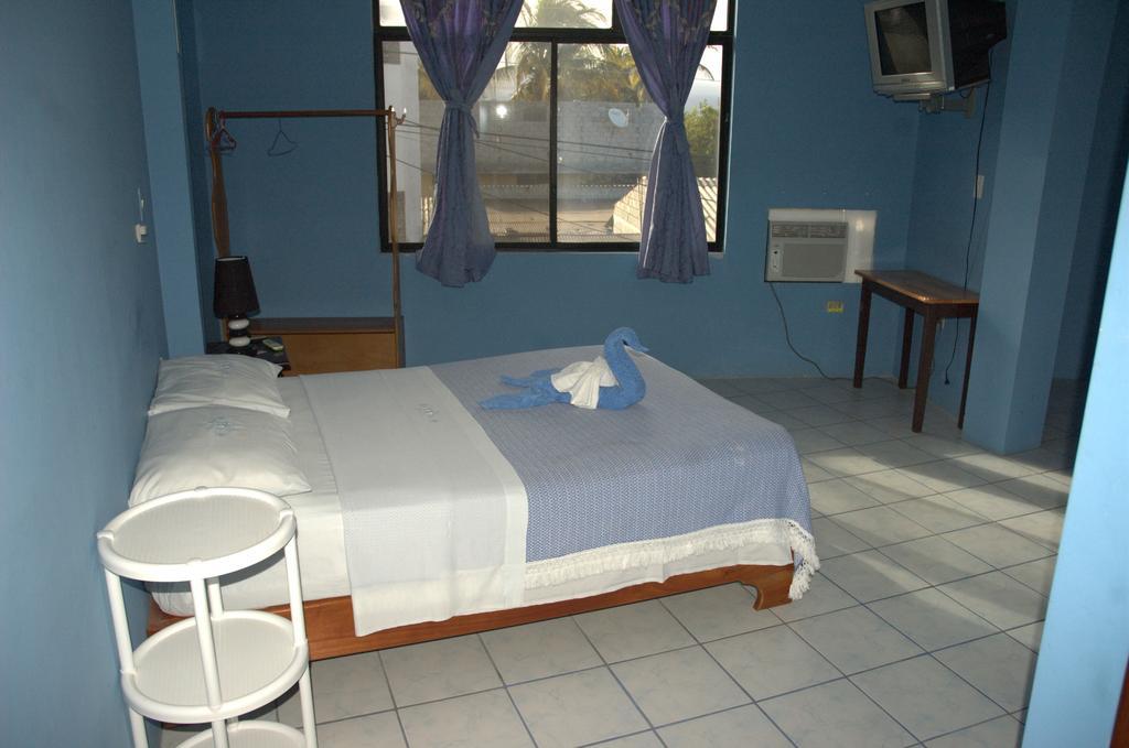 Hostal La Isla Del Descanso Puerto Villamil Dış mekan fotoğraf