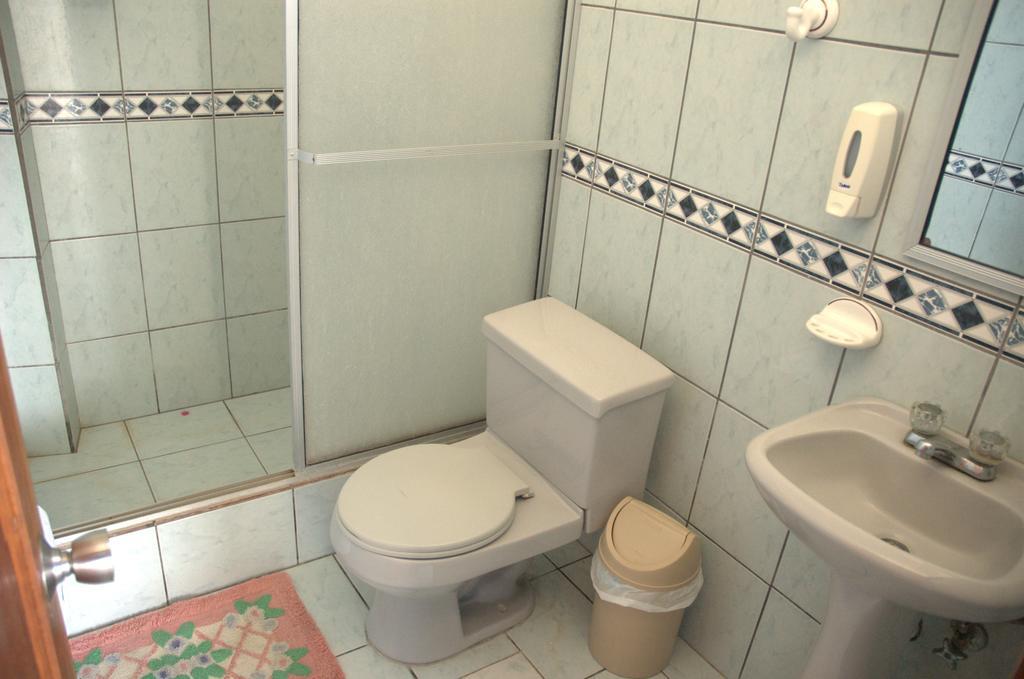 Hostal La Isla Del Descanso Puerto Villamil Dış mekan fotoğraf