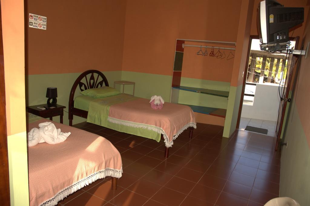 Hostal La Isla Del Descanso Puerto Villamil Dış mekan fotoğraf