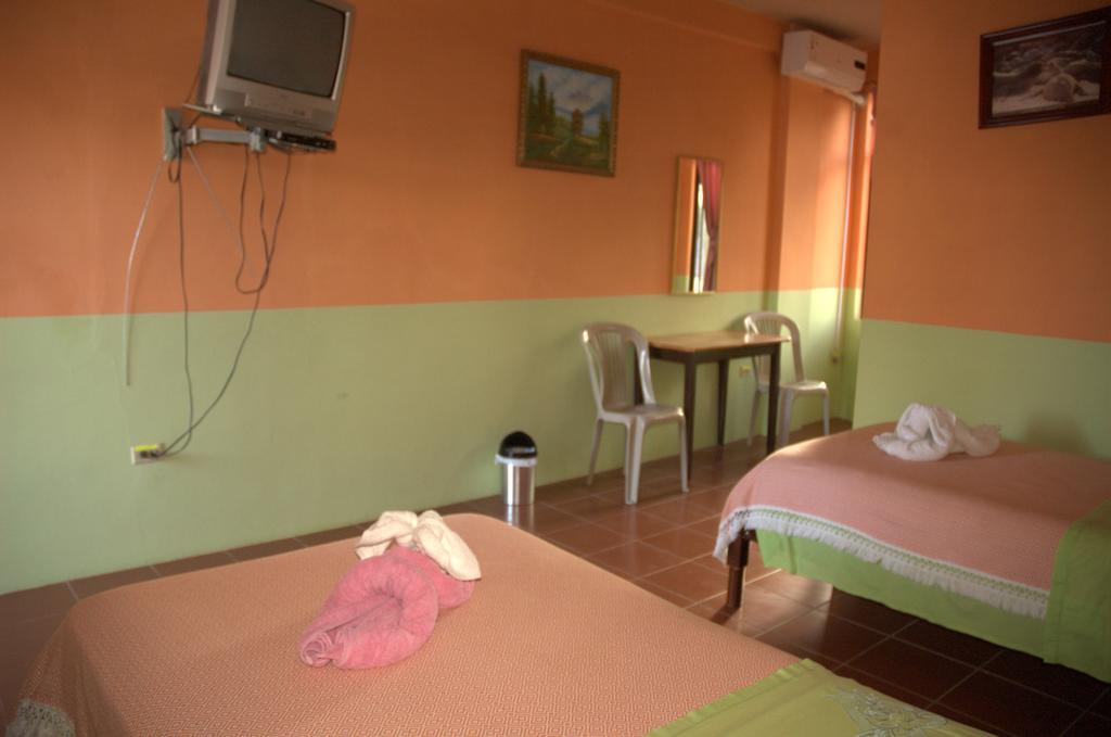 Hostal La Isla Del Descanso Puerto Villamil Dış mekan fotoğraf