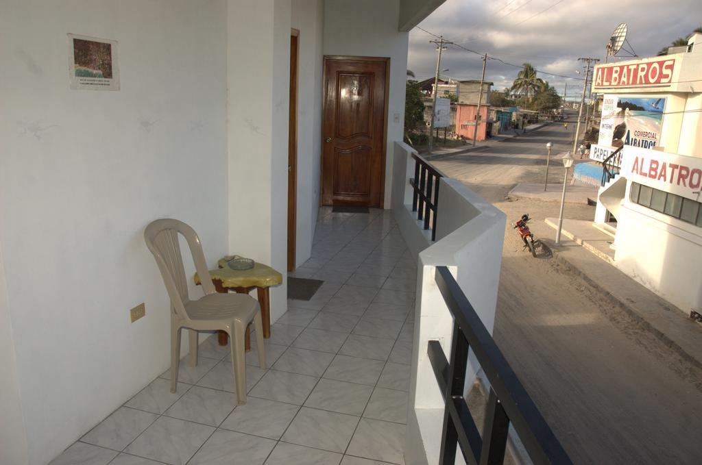 Hostal La Isla Del Descanso Puerto Villamil Dış mekan fotoğraf