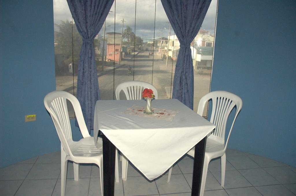 Hostal La Isla Del Descanso Puerto Villamil Dış mekan fotoğraf