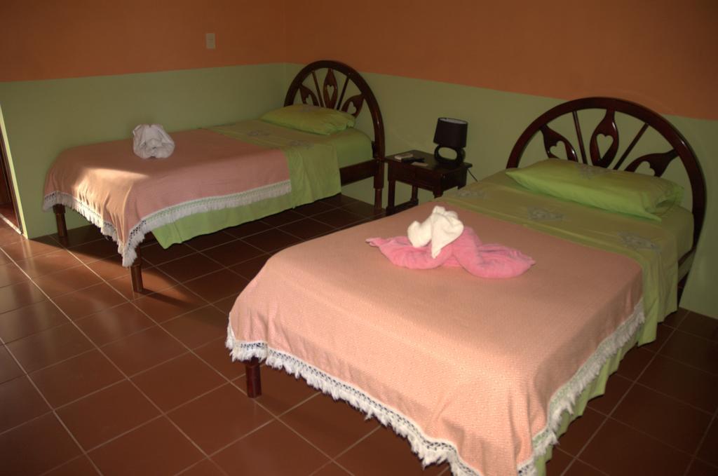 Hostal La Isla Del Descanso Puerto Villamil Dış mekan fotoğraf