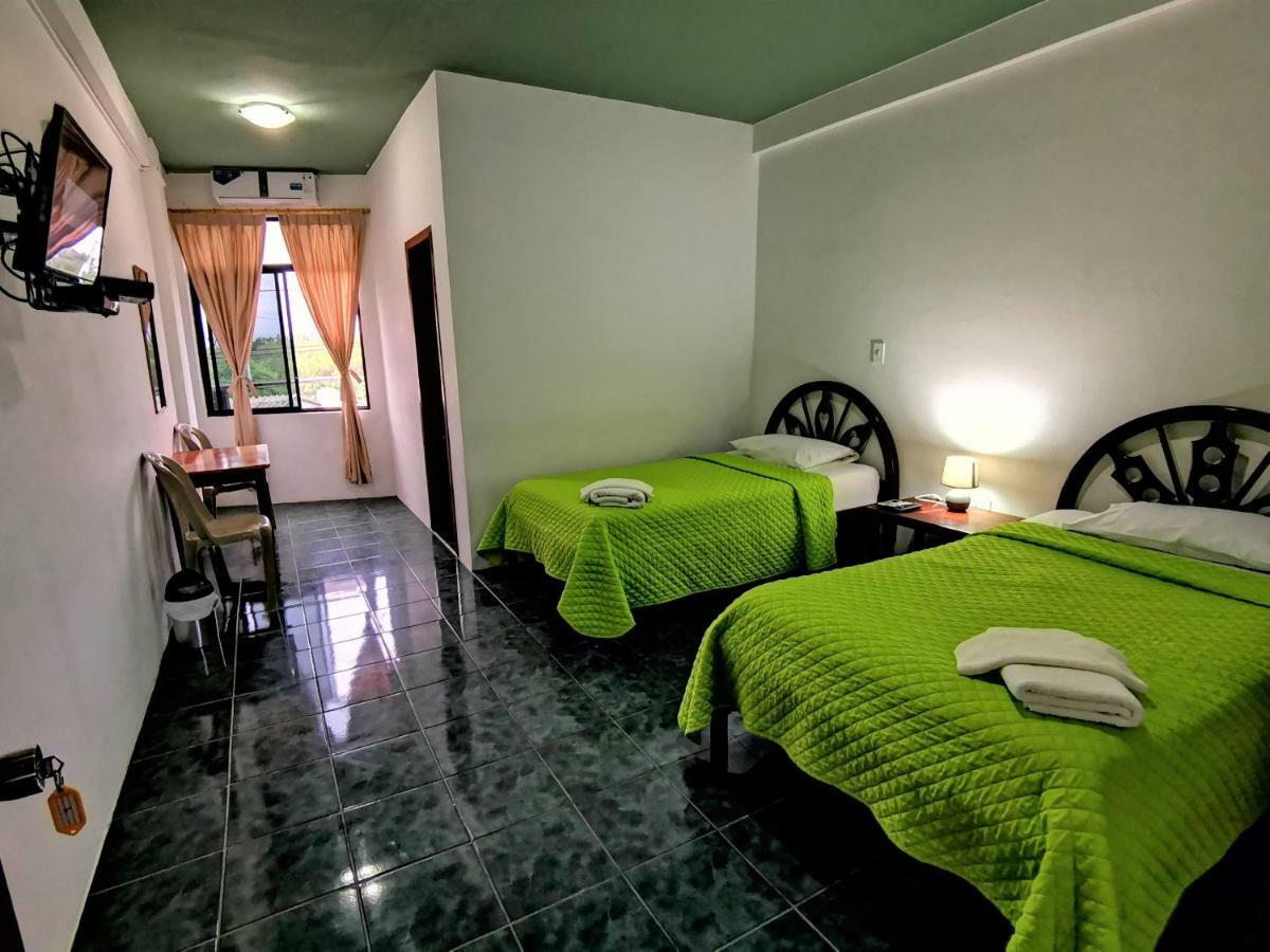 Hostal La Isla Del Descanso Puerto Villamil Dış mekan fotoğraf
