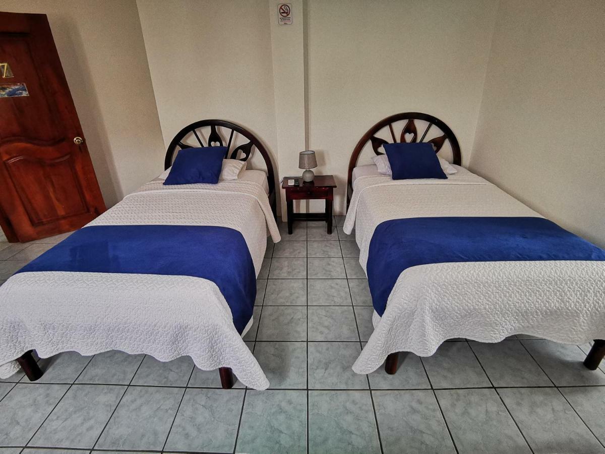 Hostal La Isla Del Descanso Puerto Villamil Dış mekan fotoğraf