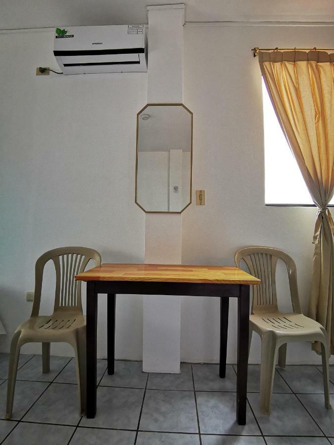 Hostal La Isla Del Descanso Puerto Villamil Dış mekan fotoğraf